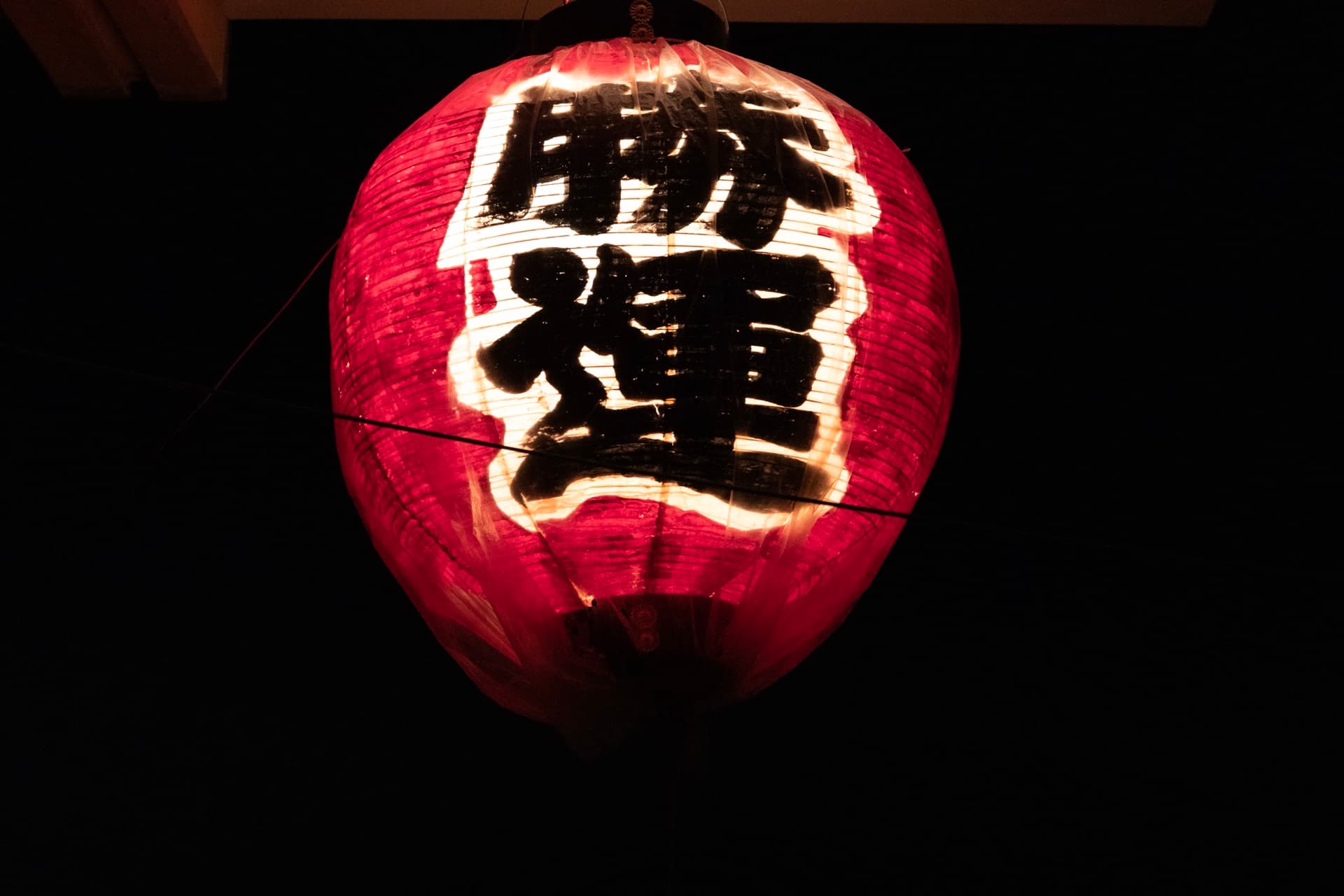 太郎坊宮の石段と会場の様子