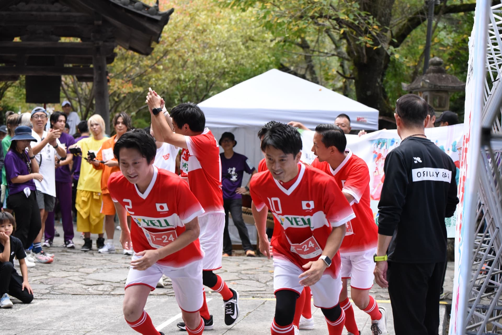 声援を送る観客